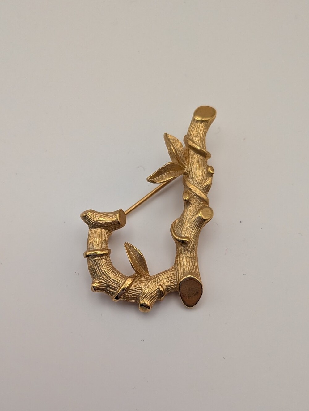 Vintage Sarah Coventry Marked Gold Tone Bamboo Vine Initial Letter J Brooch Pin